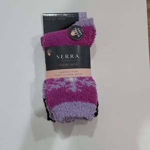 Womens fuzzy socks 2 pack!